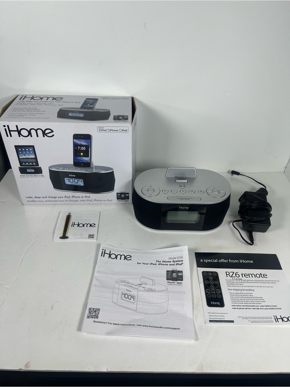 iHome Kids Clock Radio Dock in Black and Silver with Remote and Manuals